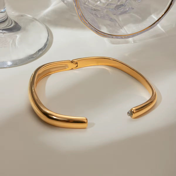 LR - Quiet Luxury Bangle